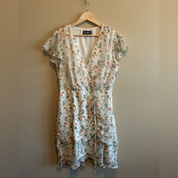 Sam Edelman Dresses & Skirts - Sam Edelman Floral Dress, Ruched Waist, Cream color, Size 8